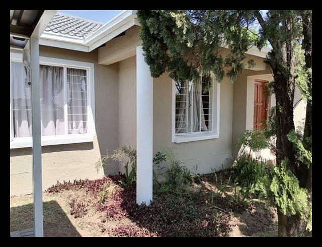 2 BEDROOM HOUSE FOR SALE IN SUNNINGHILL